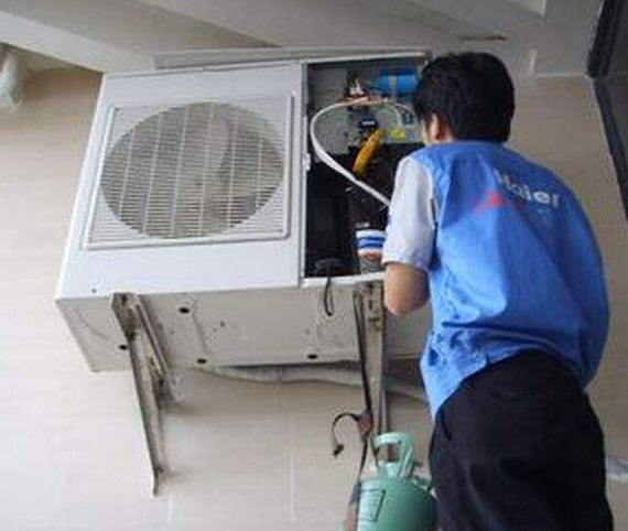 如果连接中央空调的水管和PPR管，则不进行管端的保温。当夏季供气温度过低时，使用空气时出风口附近可能会结露。当冷凝严重时，会导致中央空调泄漏。如果在安装中央空调时放置在天花板中的室内单元的位置偏移
